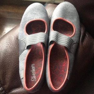 Skechers slide on shoes